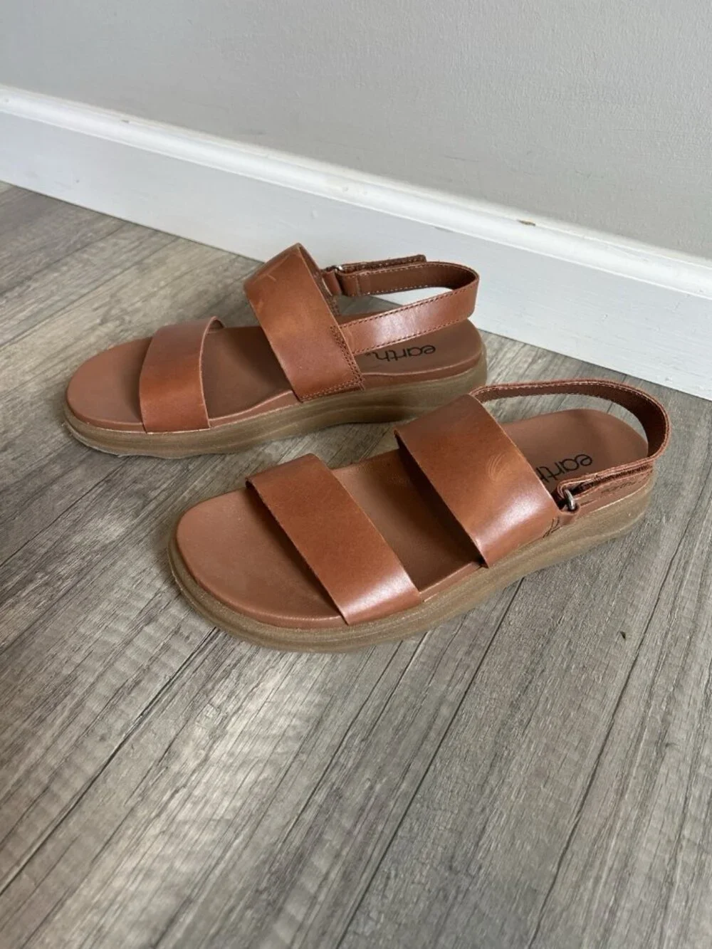 Earth Women's Leah Round Toe Strappy Casual Flat Sandals Brown 210 8M - Picture 10 of 16